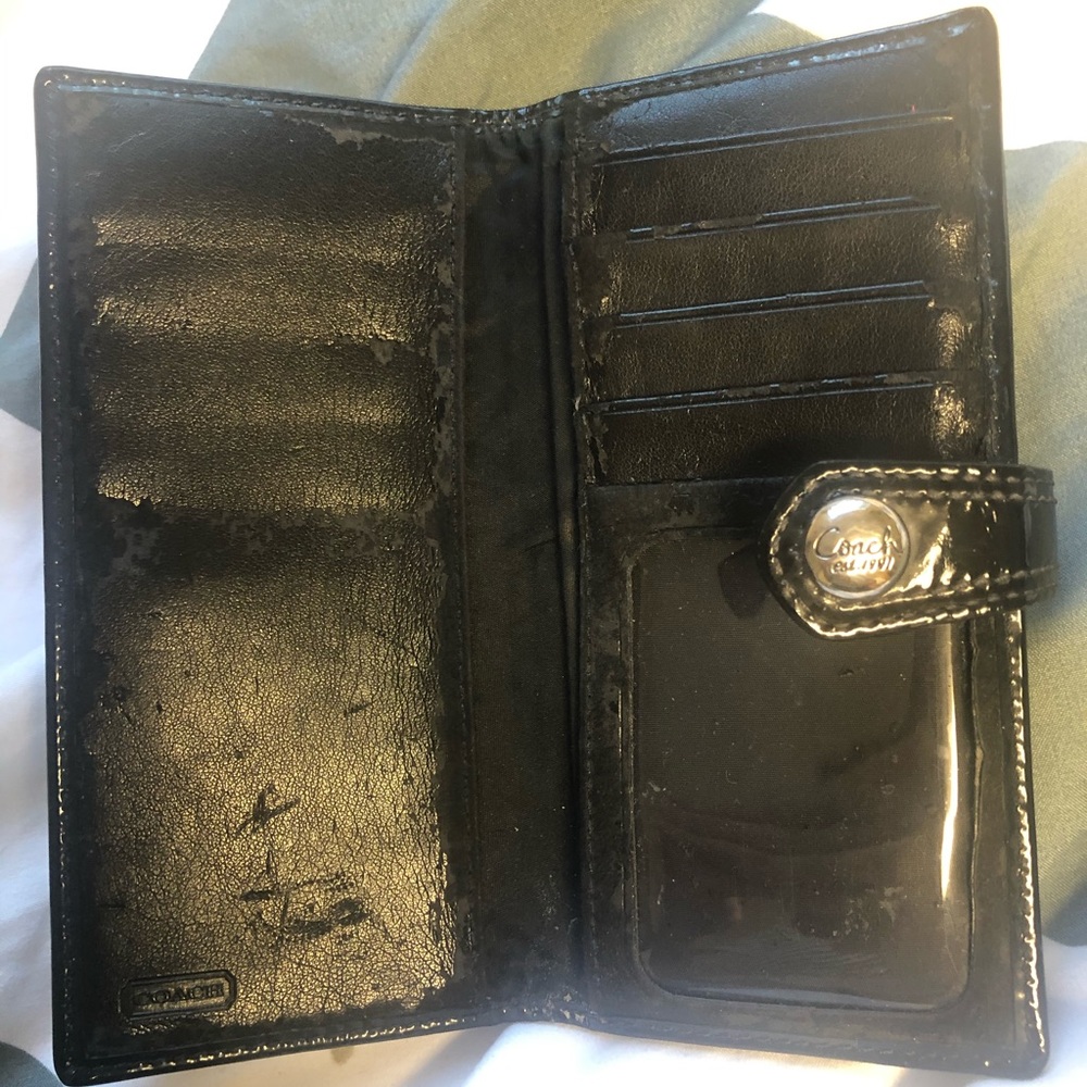Simple Coach Wallet - Picture 4 of 5